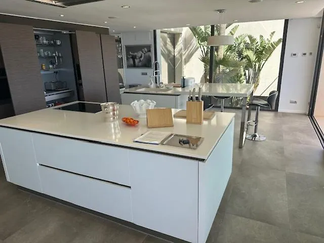 הוילה פורטול Eden Roc 0*,